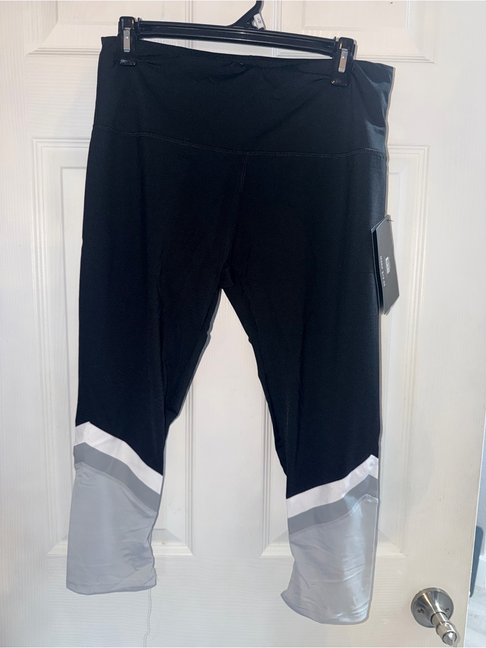 Black and Gray Womens Athletic Capri Leggings NWT